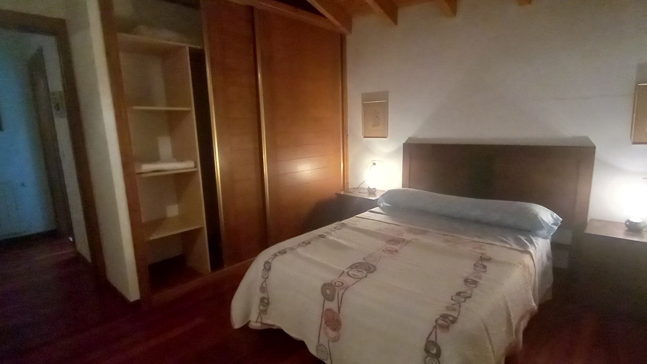 Photo of Bedroom in Poo