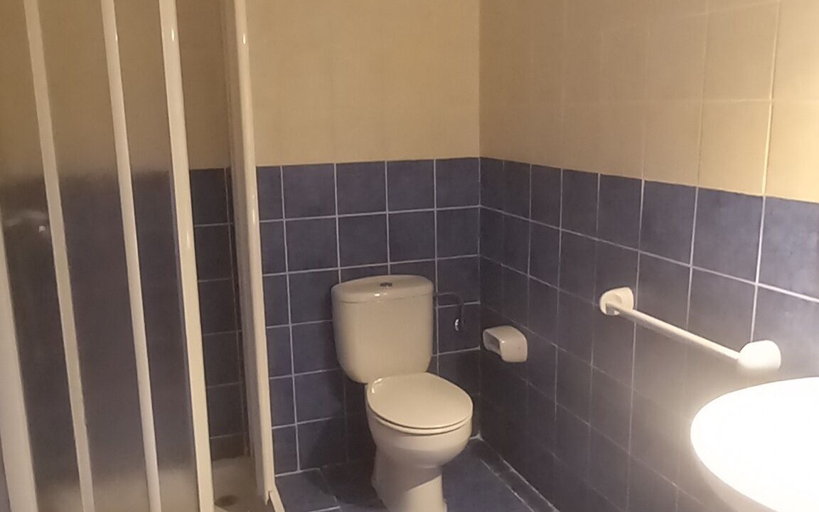 Photo of Bathroom in Poo
