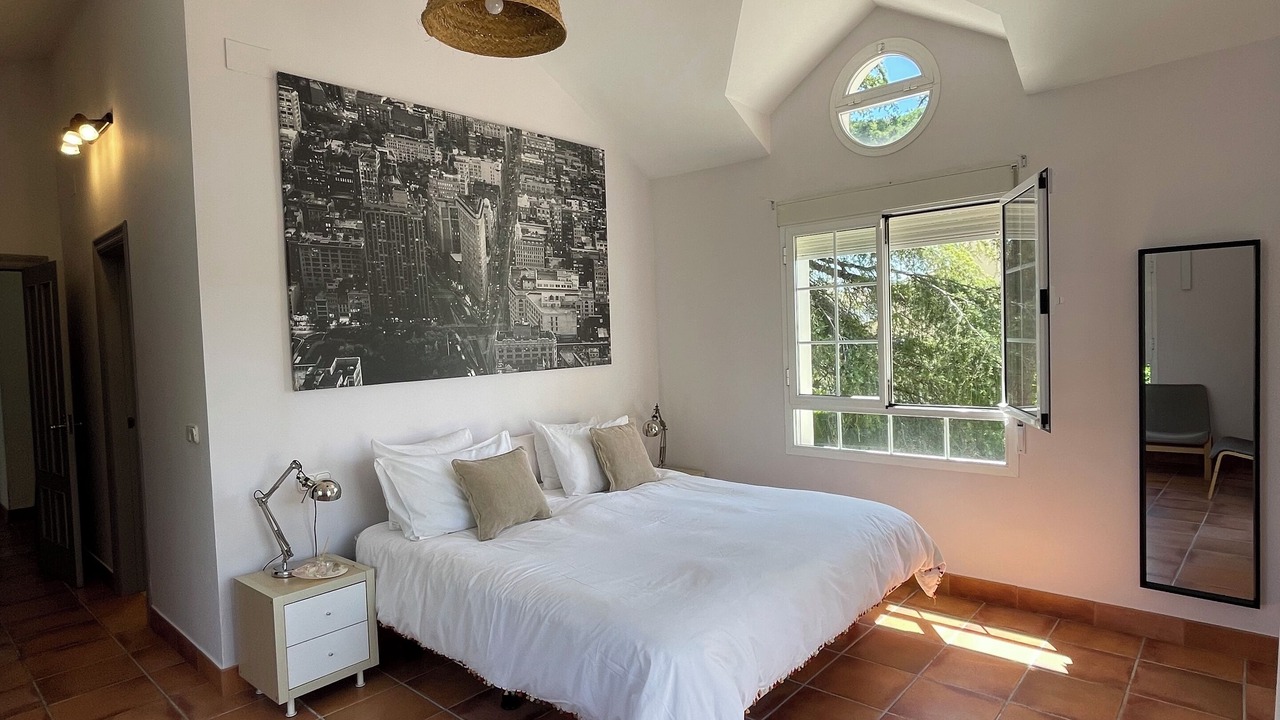 Photo of Bedroom in Coin