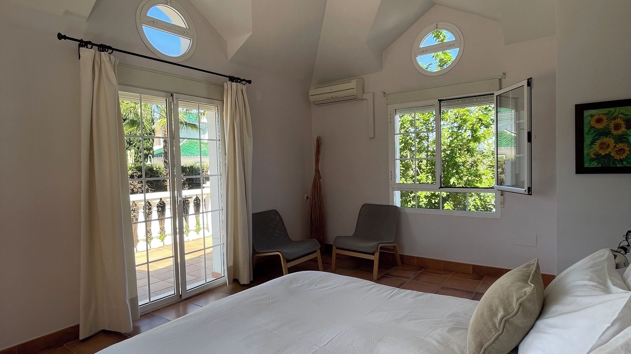 Photo of Bedroom in Coin