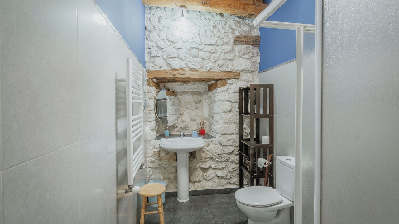 Photo of Bathroom in Frumales