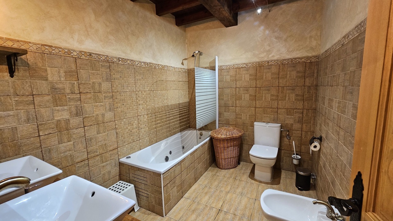 Photo of Bathroom in Onis