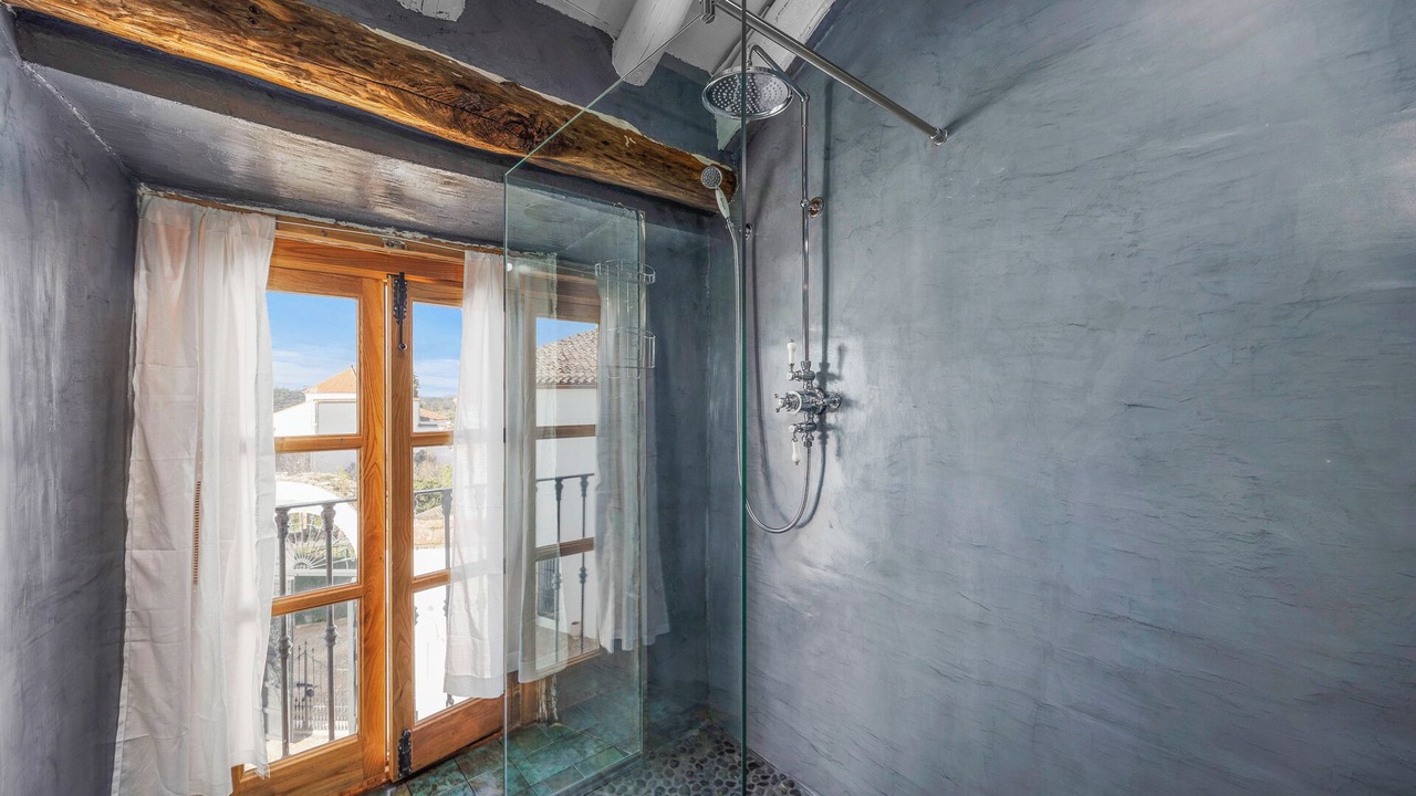 Photo of Bathroom in Higuera de la Sierra