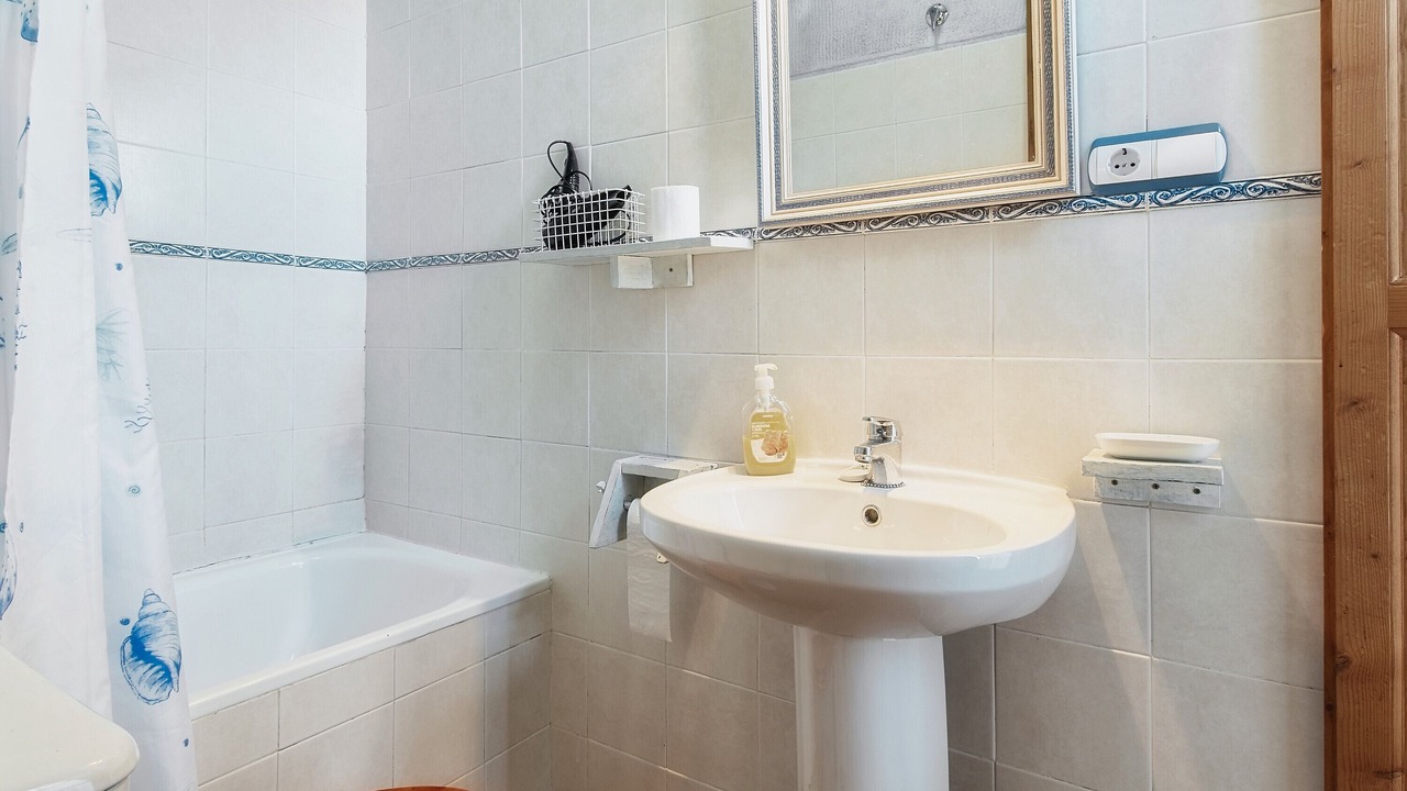 Photo of Bathroom in Matallana de Torio