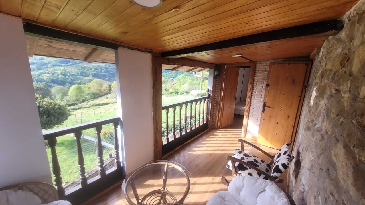 Photo of Patio Balcony in Parres
