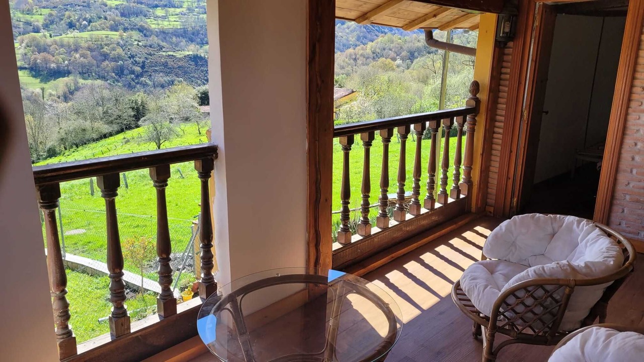 Photo of Patio Balcony in Parres