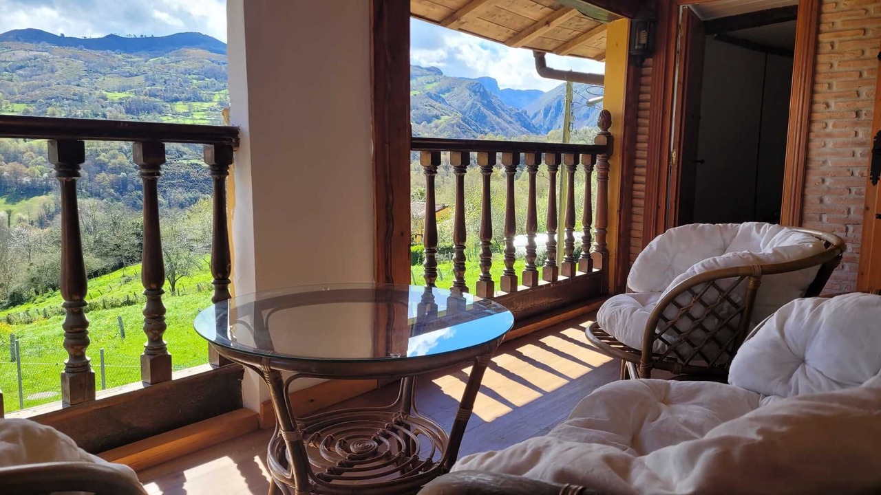 Photo of Patio Balcony in Parres
