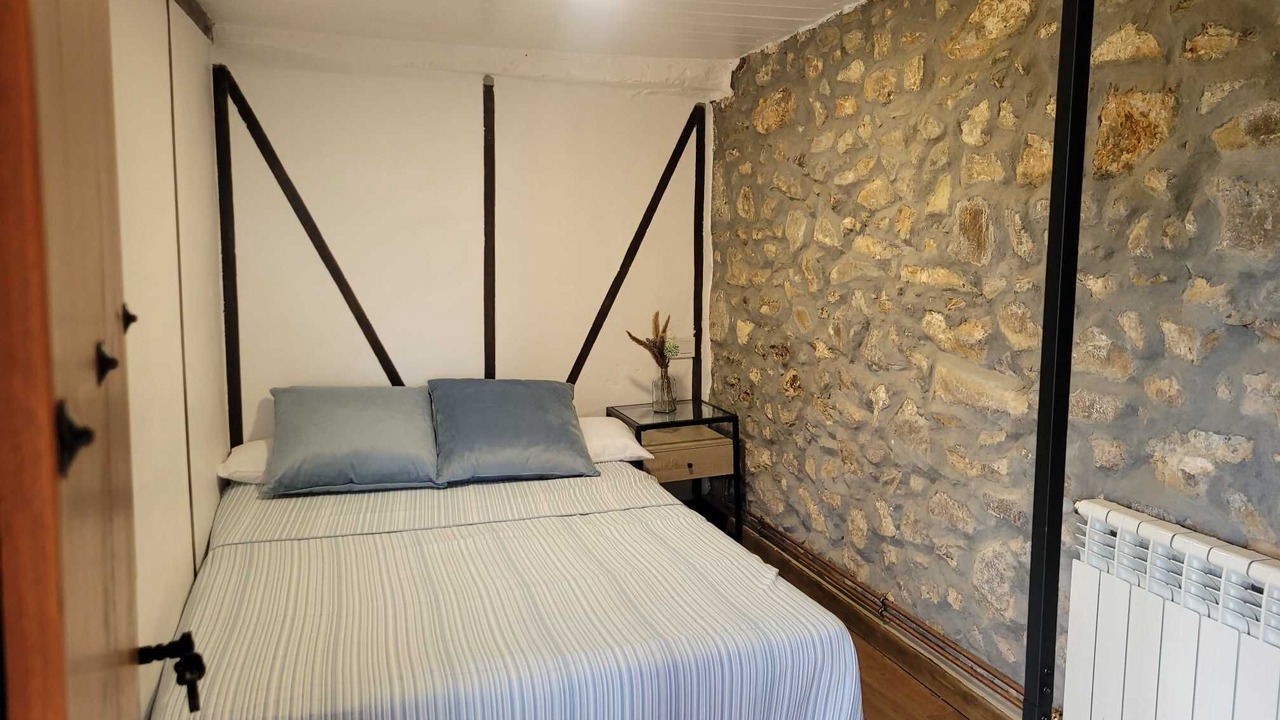 Photo of Bedroom in Parres