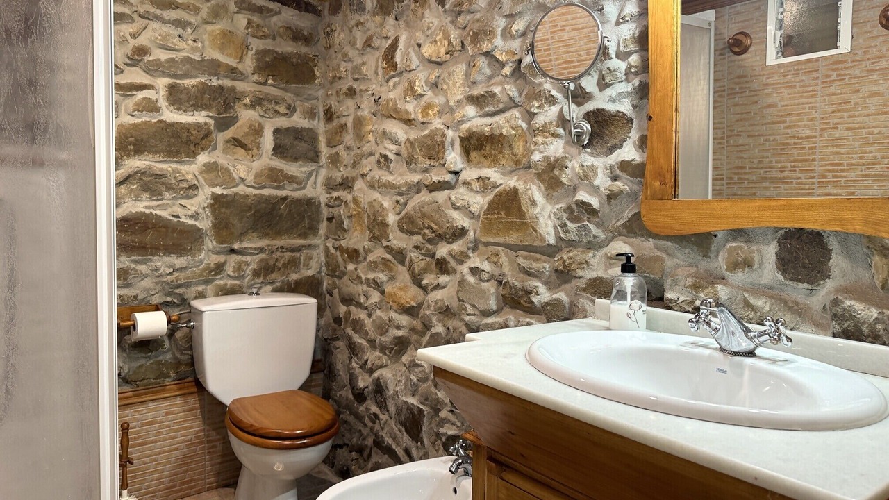Photo of Bathroom in Parres