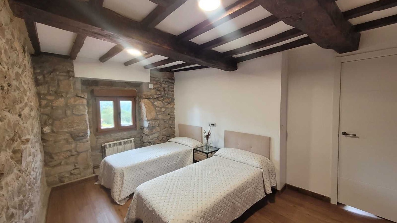 Photo of Bedroom in Parres
