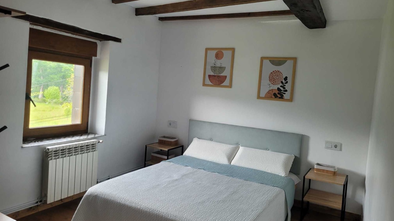 Photo of Bedroom in Parres