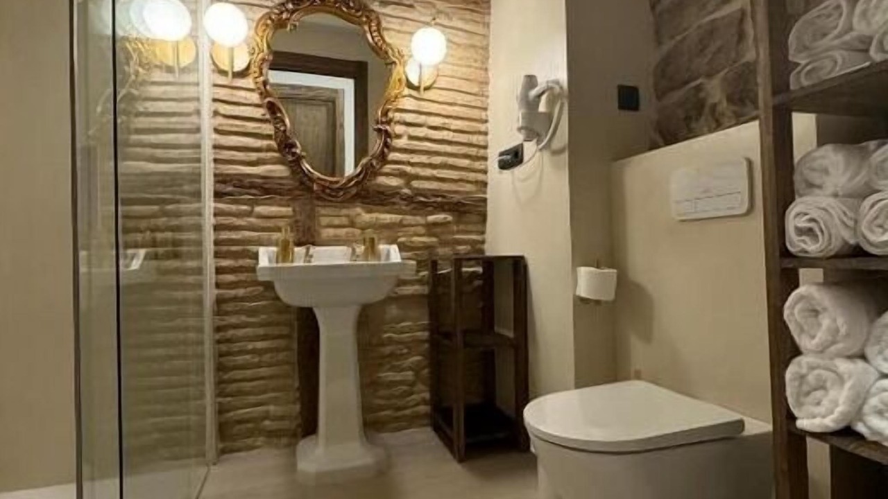 Photo of Bathroom in Laguardia