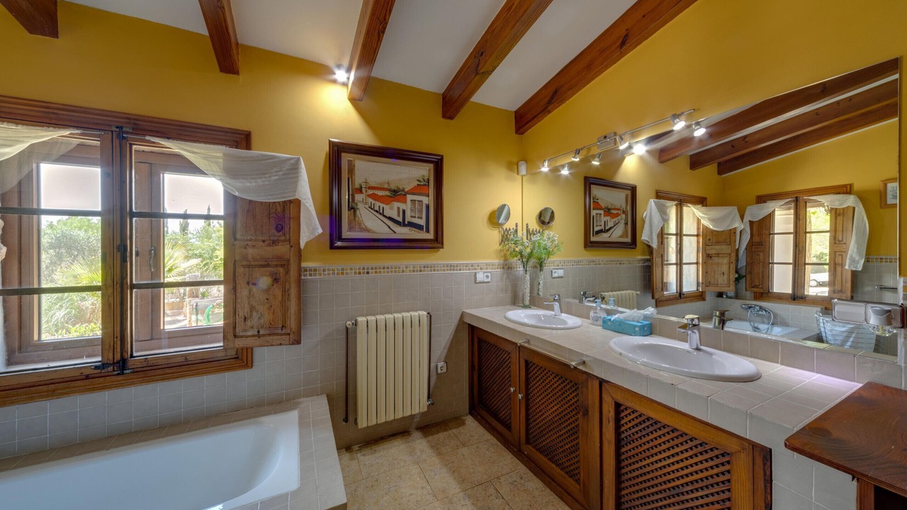 Photo of Bathroom in Portol