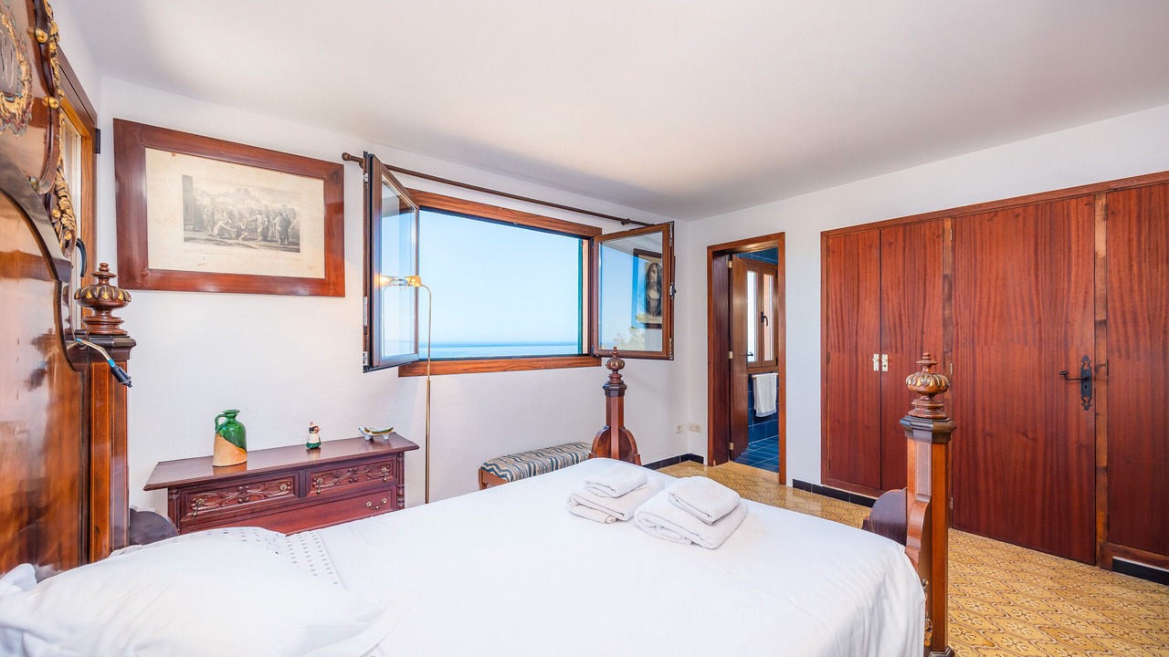 Photo of Bedroom in Banyalbufar