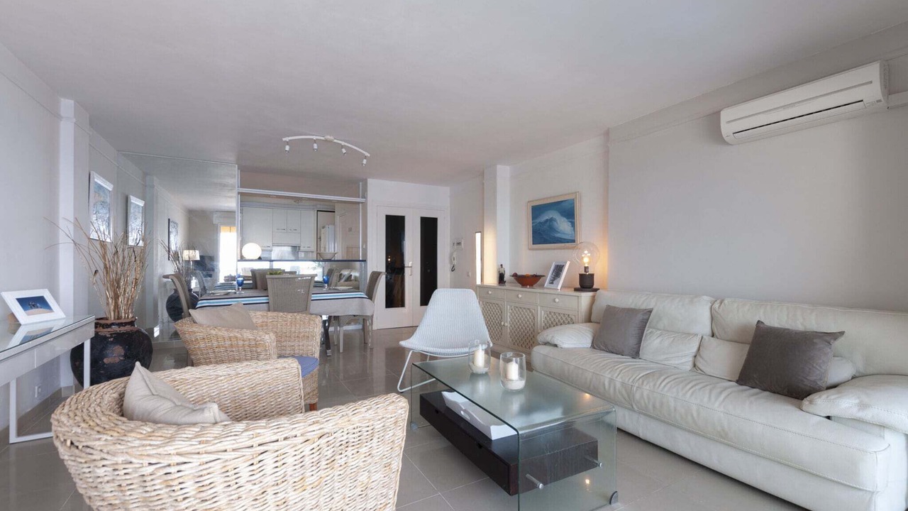 Photo of Livingroom in Roses Town Center