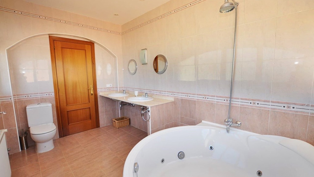 Photo of Bathroom in Palau-Saverdera