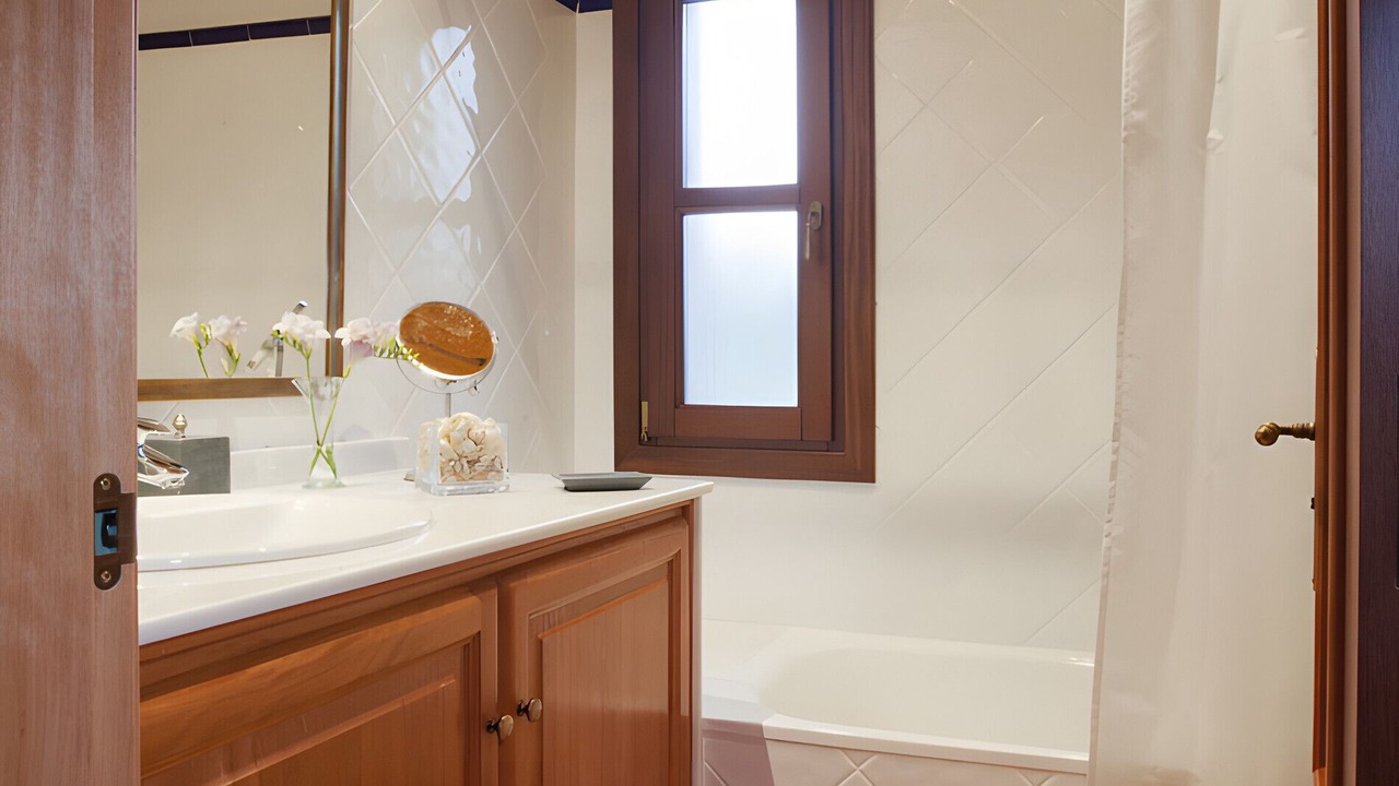 Photo of Bathroom in Poo
