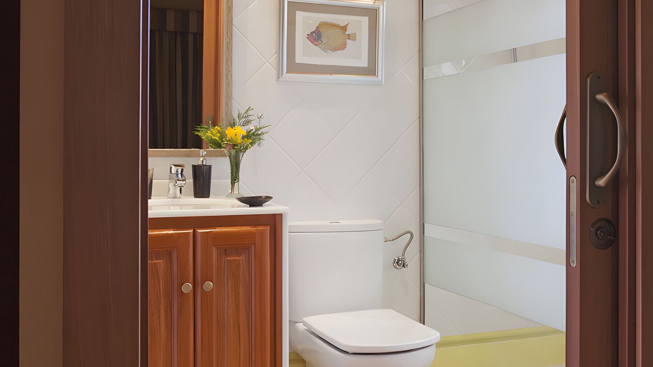 Photo of Bathroom in Poo