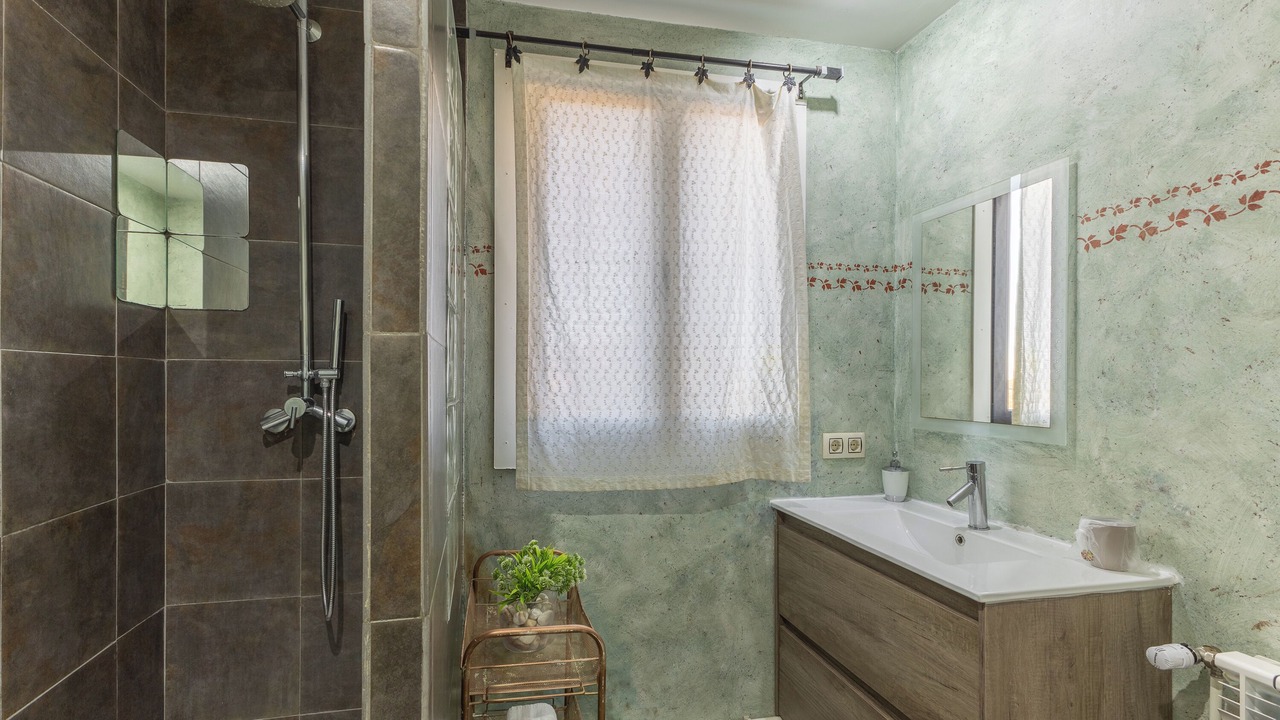 Photo of Bathroom in Los Angeles de San Rafael