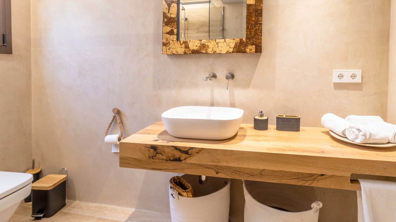 Photo of Bathroom in Camos