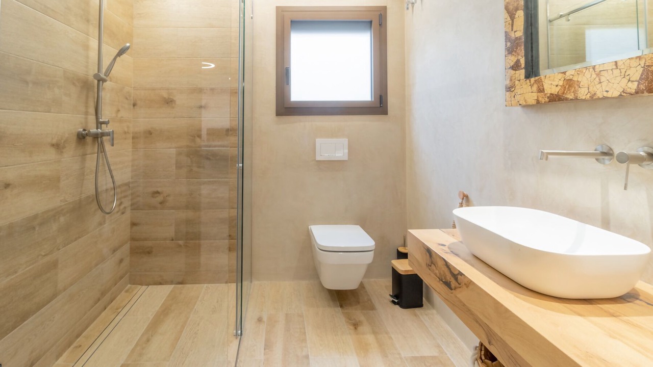 Photo of Bathroom in Camos