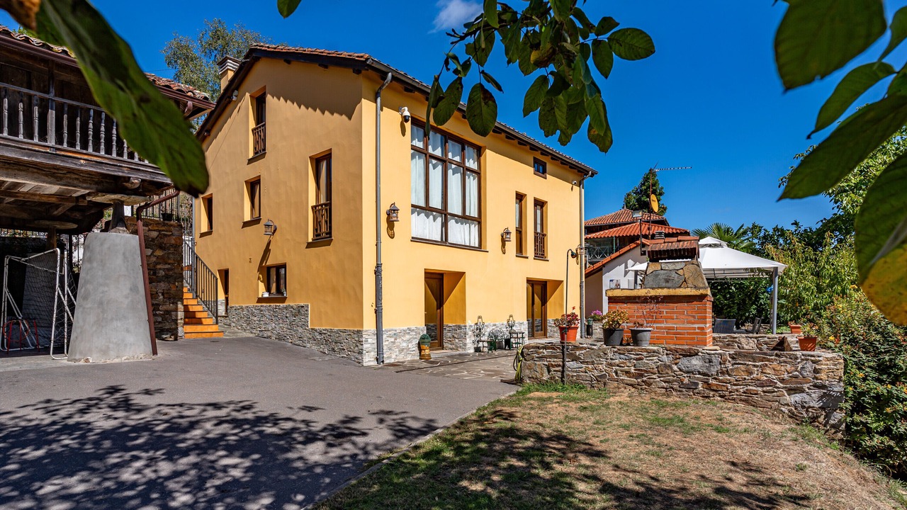 Photo of Outdoor in Loro