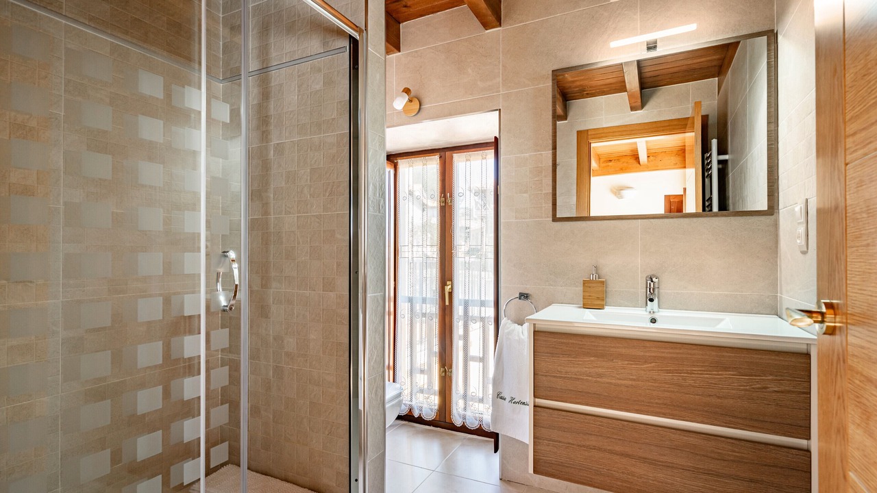 Photo of Bathroom in Loro