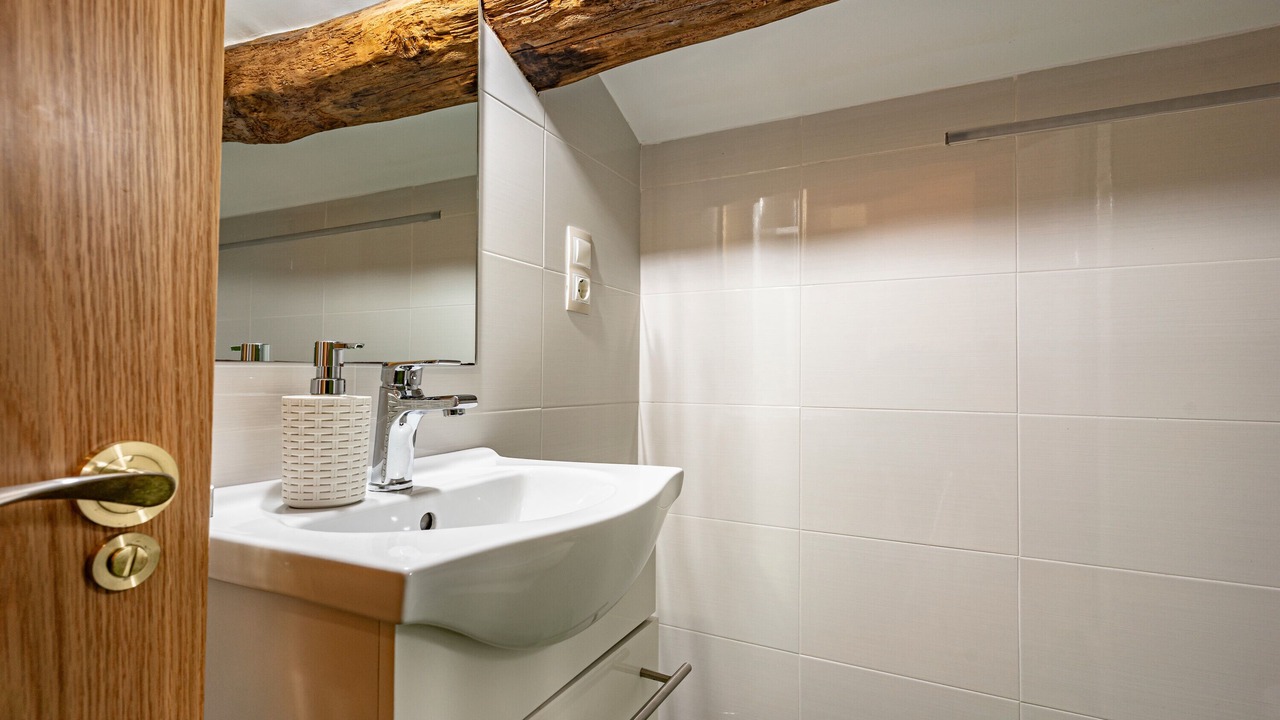 Photo of Bathroom in Loro