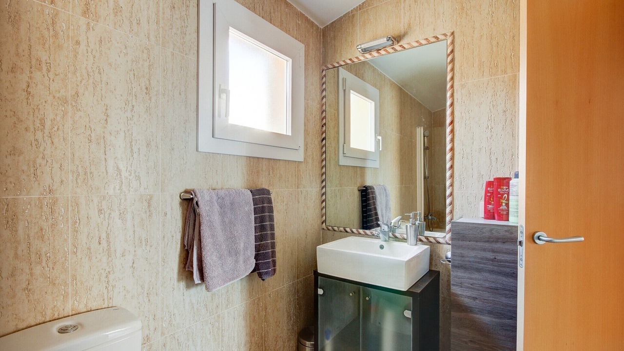 Photo of Bathroom in Palau-Saverdera
