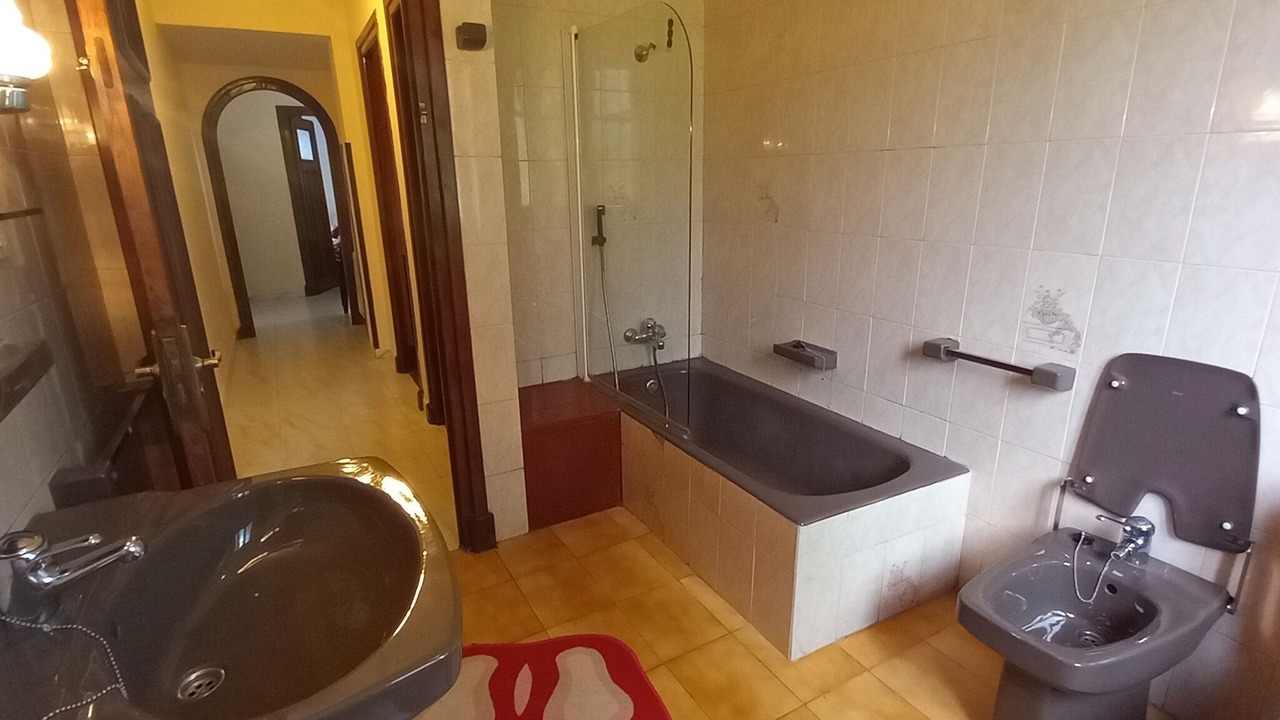 Photo of Bathroom in Poo