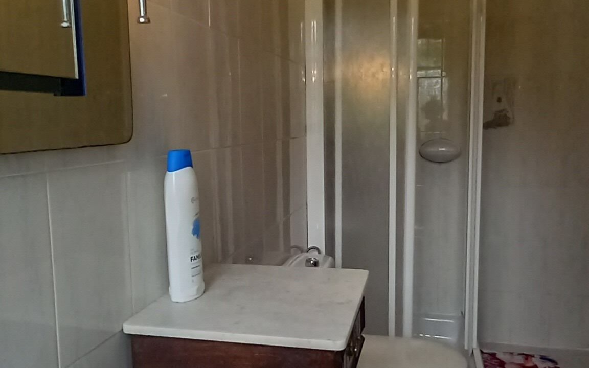 Photo of Bathroom in Poo