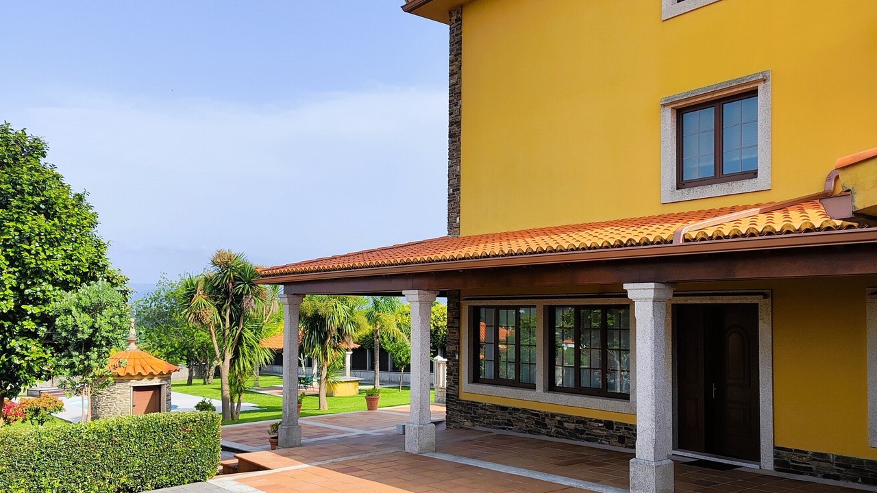 Photo of Outdoor in Naron