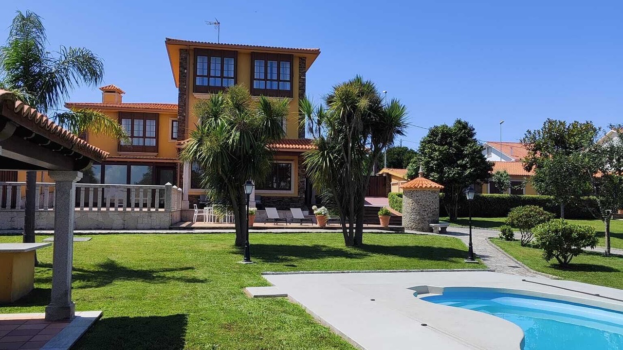Photo of Outdoor in Naron