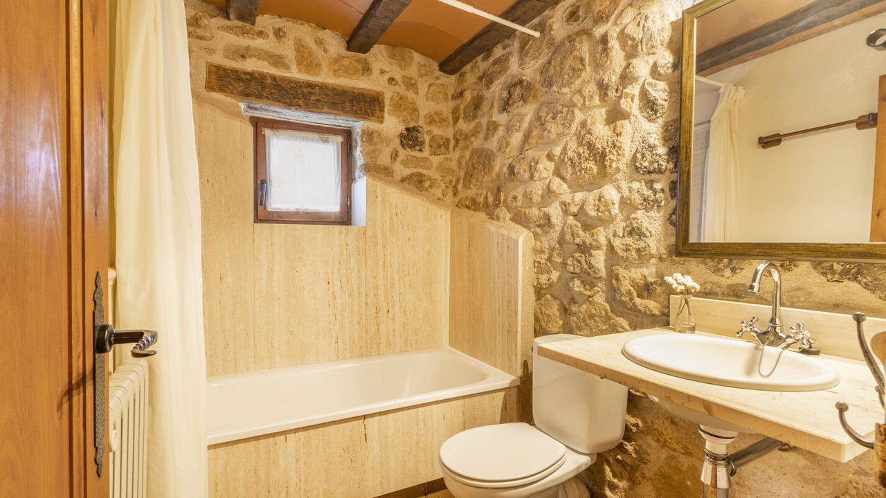 Photo of Bathroom in La Baronia de Rialb