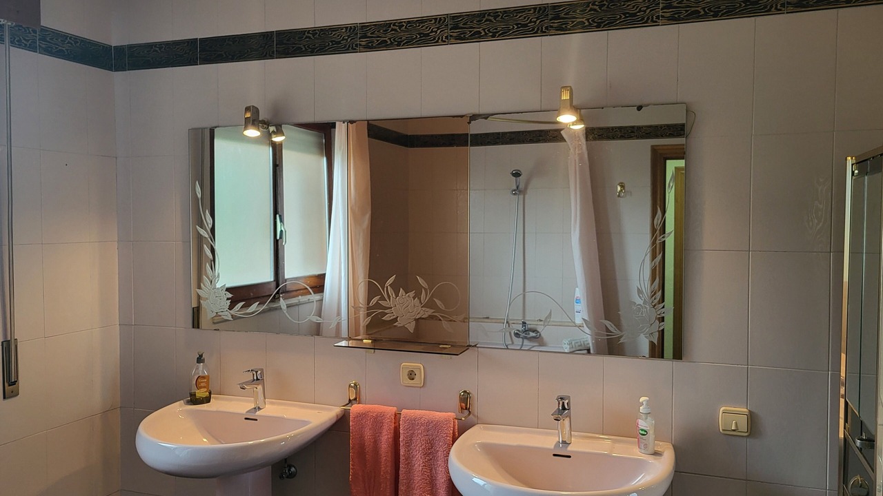 Photo of Bathroom in Carbajal de la Legua