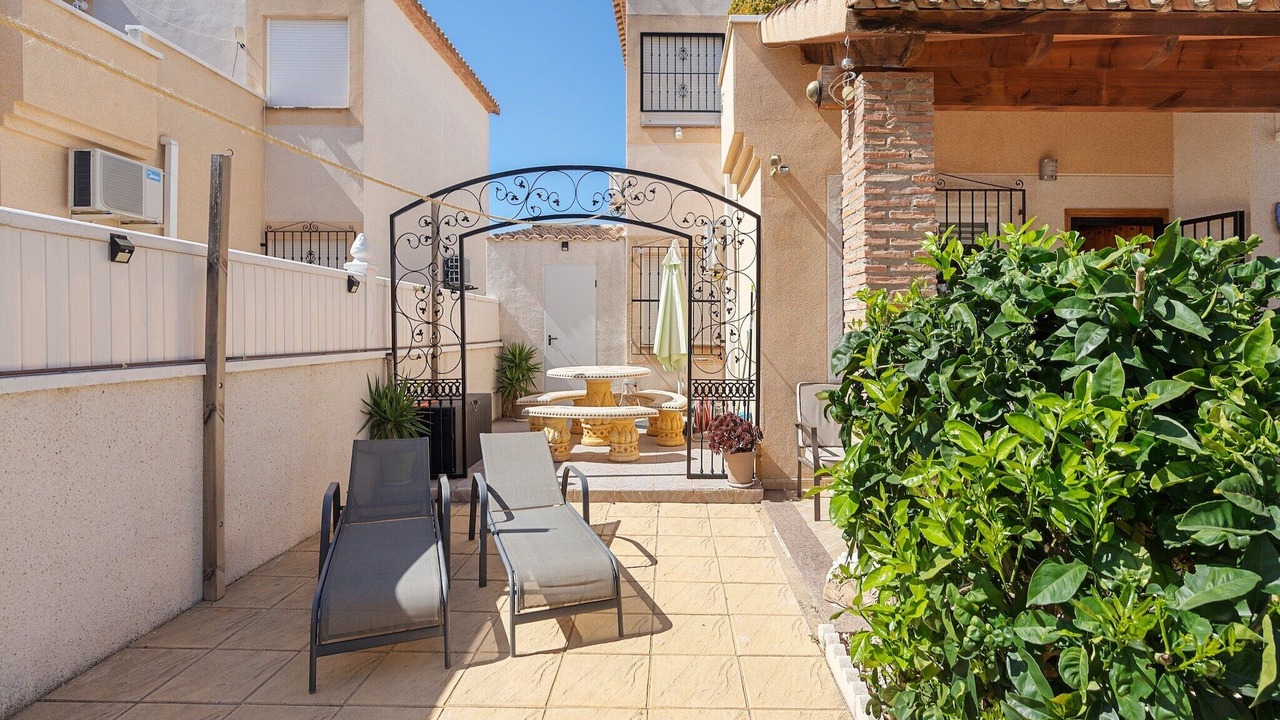 Photo of Patio Balcony in Lo Crispin