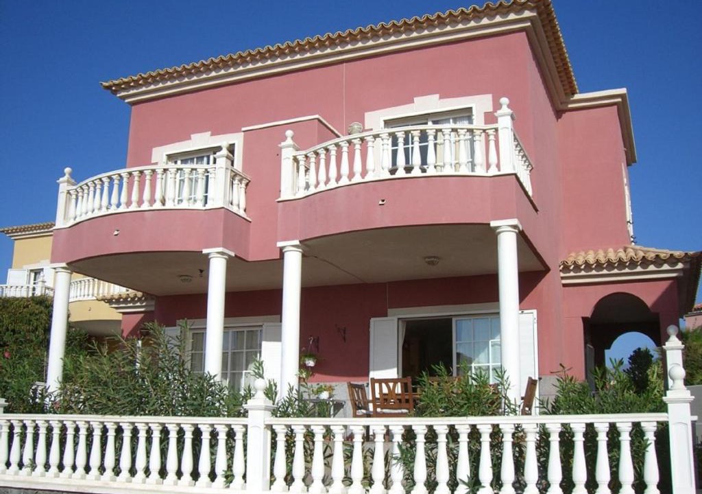 Photo of Buildings in Arenas del Mar