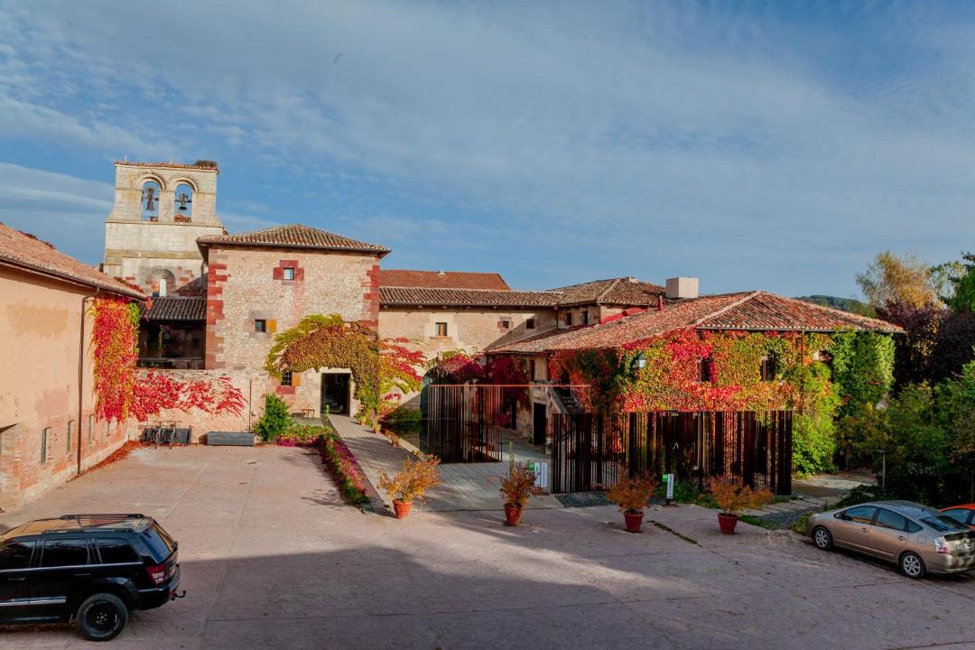 Photo of Buildings in Santa Maria de Mave