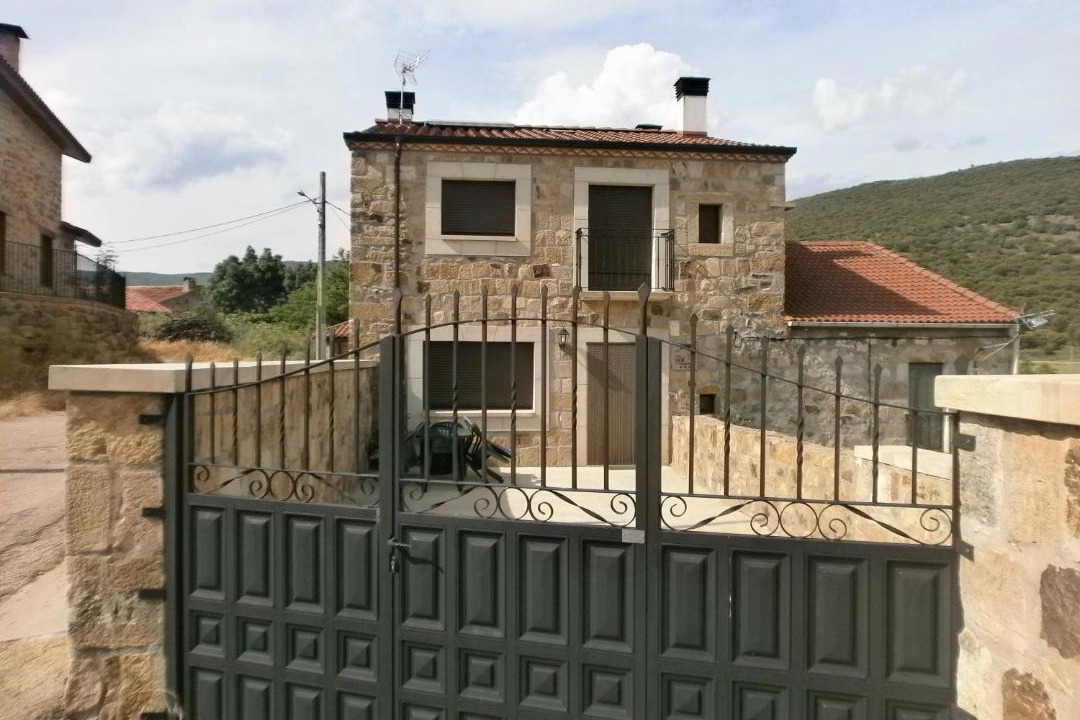 Photo of Buildings in Hinojosa de la Sierra