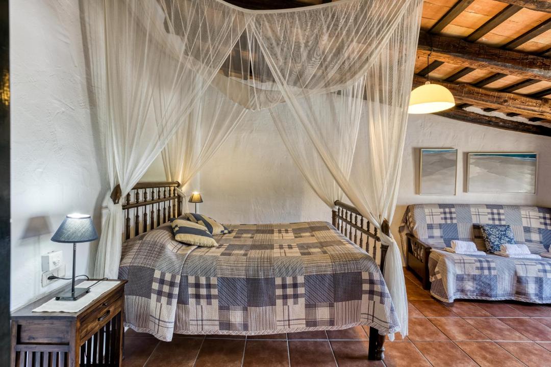 Photo of Bedroom in Llampaies