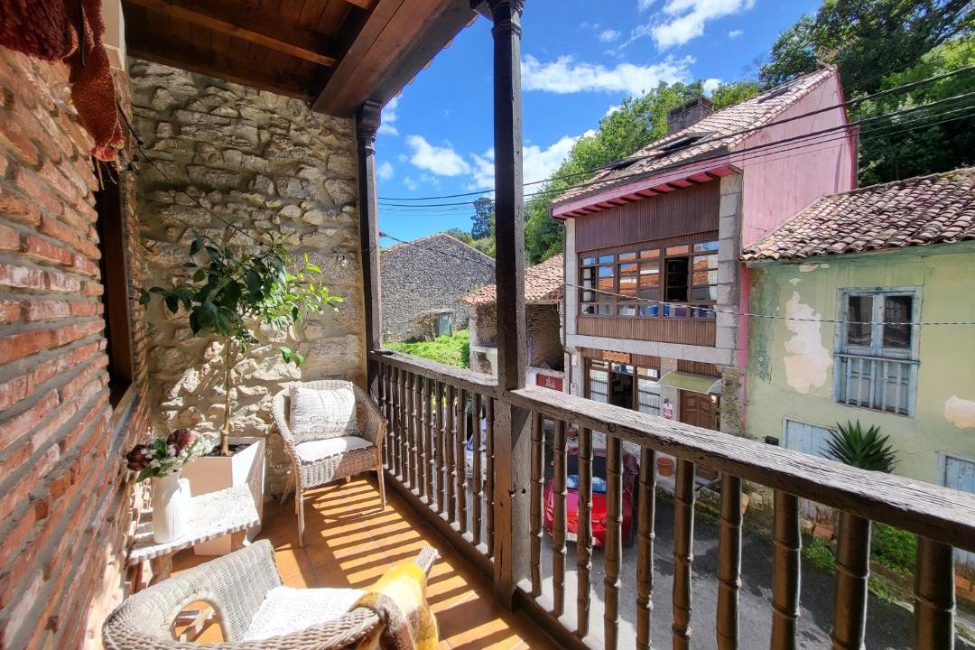 Photo of Patio Balcony in Cue
