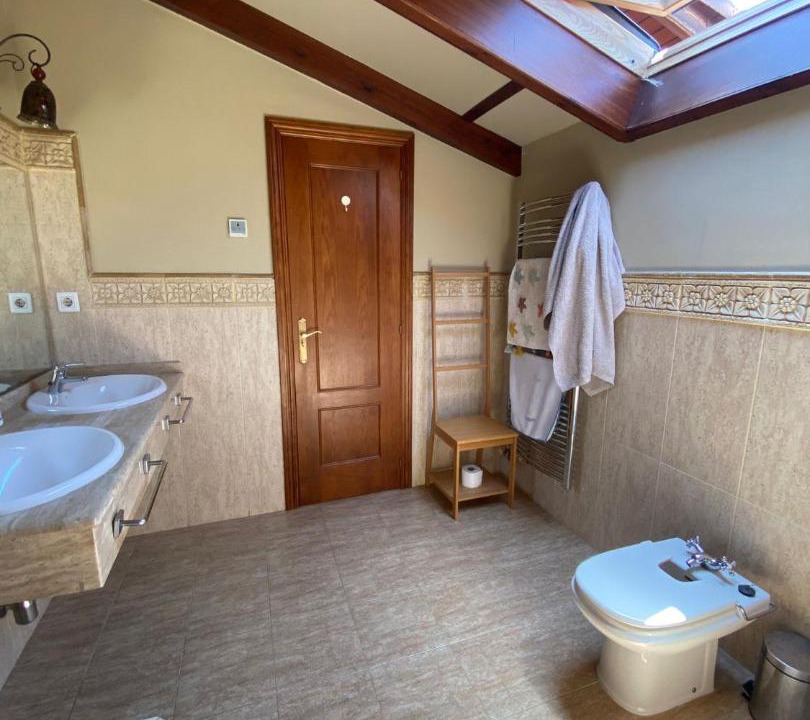 Photo of Bathroom in Valverde de la Virgen