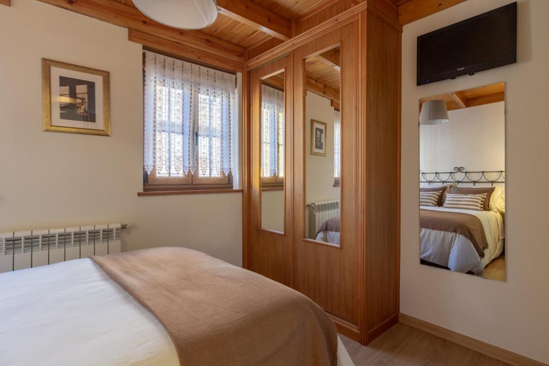Photo of Bedroom in Campomanes
