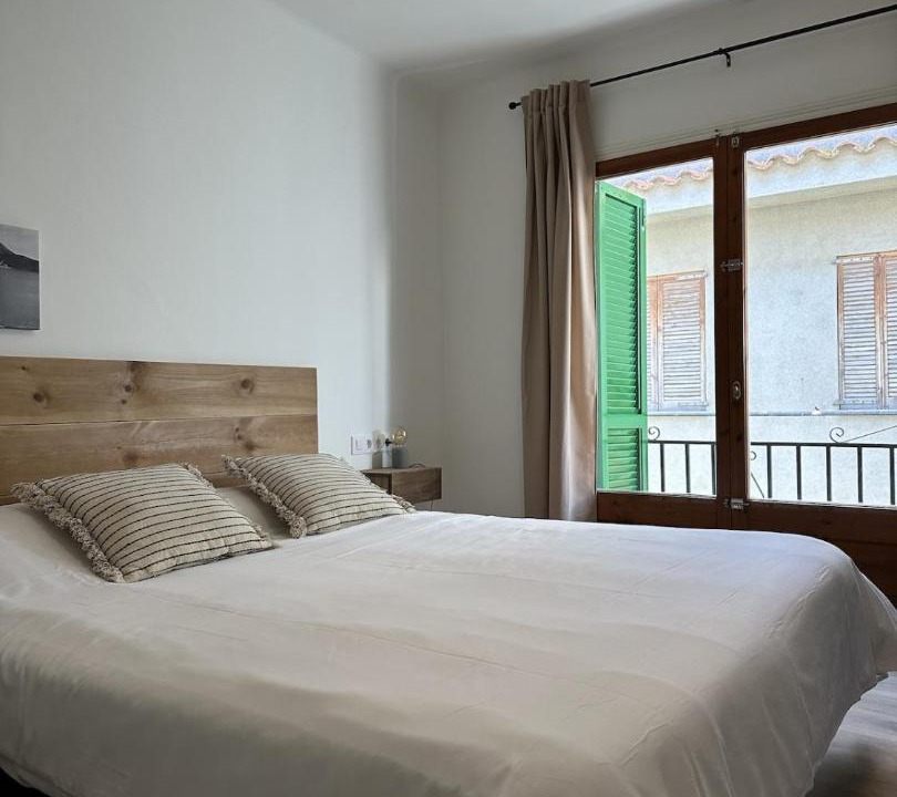 Photo of Bedroom in Roses Town Center