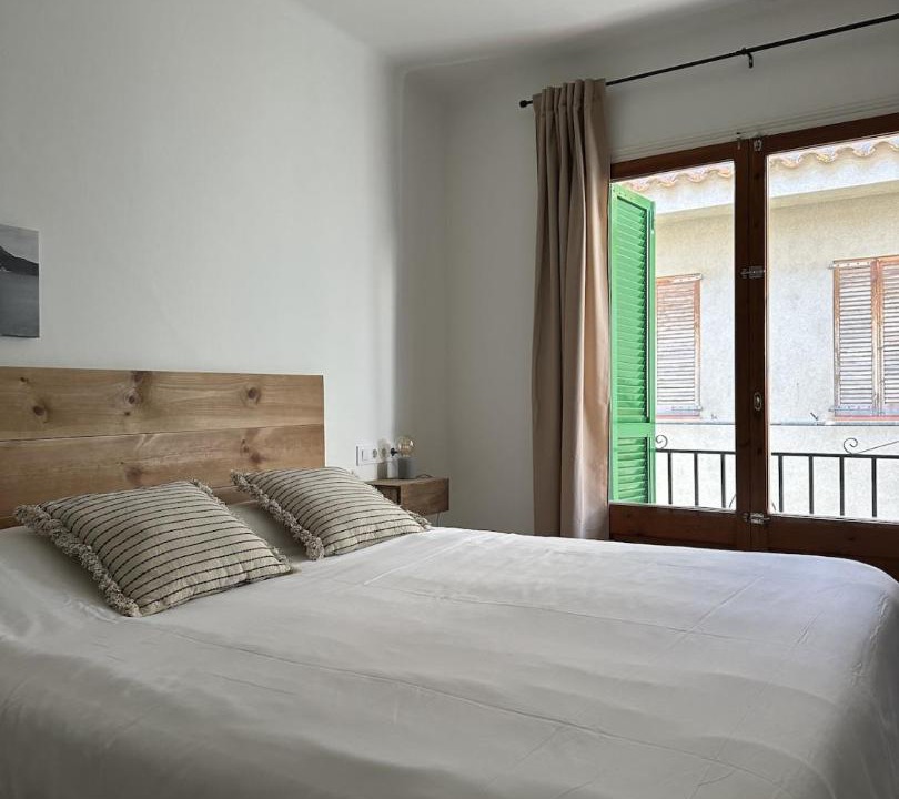 Photo of Bedroom in Roses Town Center