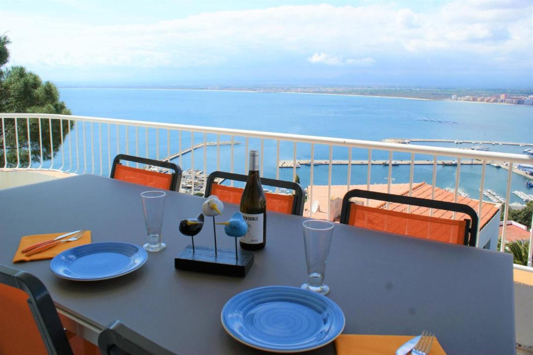 Photo of Patio Balcony in Roses Town Center