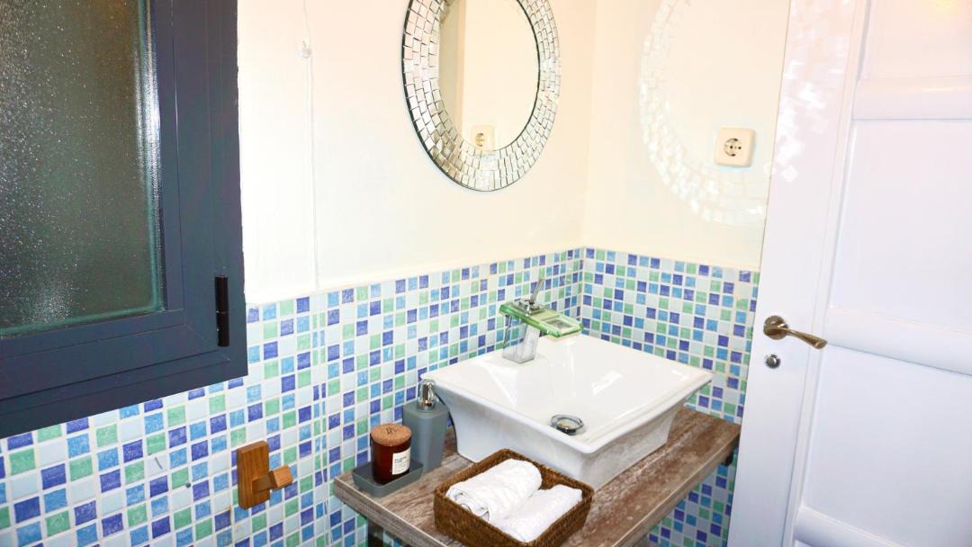 Photo of Bathroom in Los Angeles de San Rafael