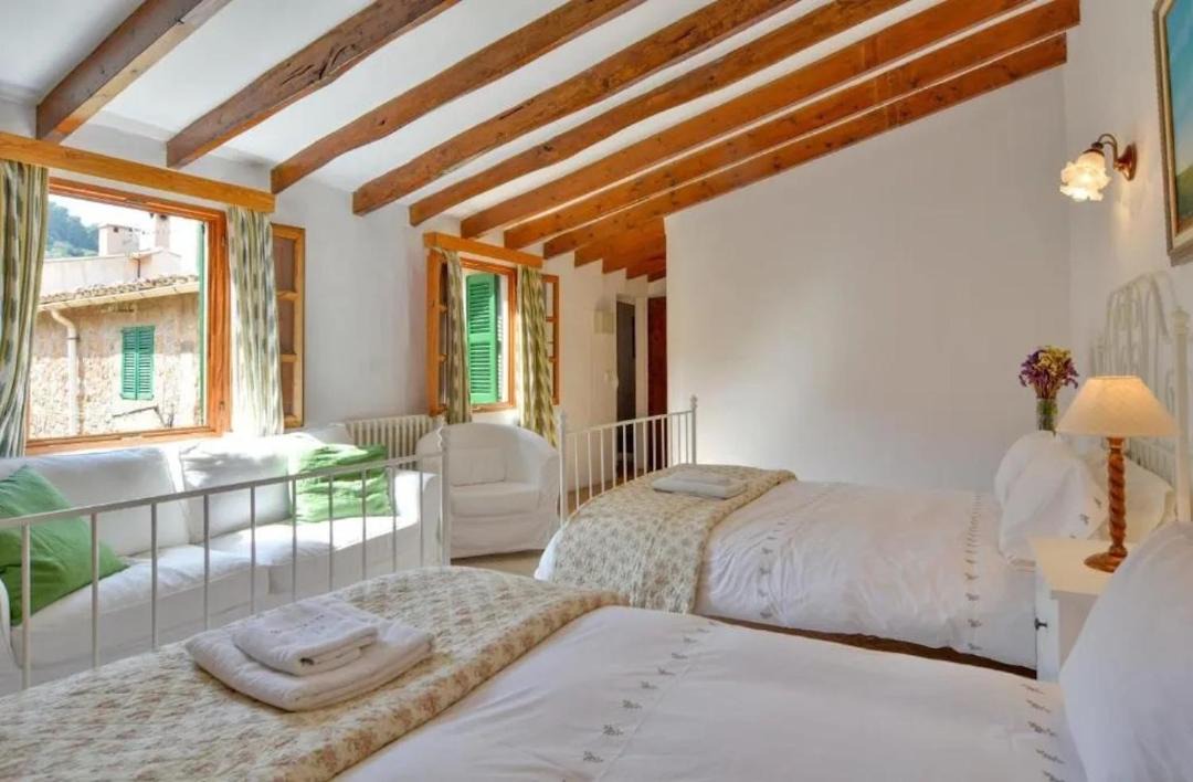 Photo of Bedroom in Banyalbufar
