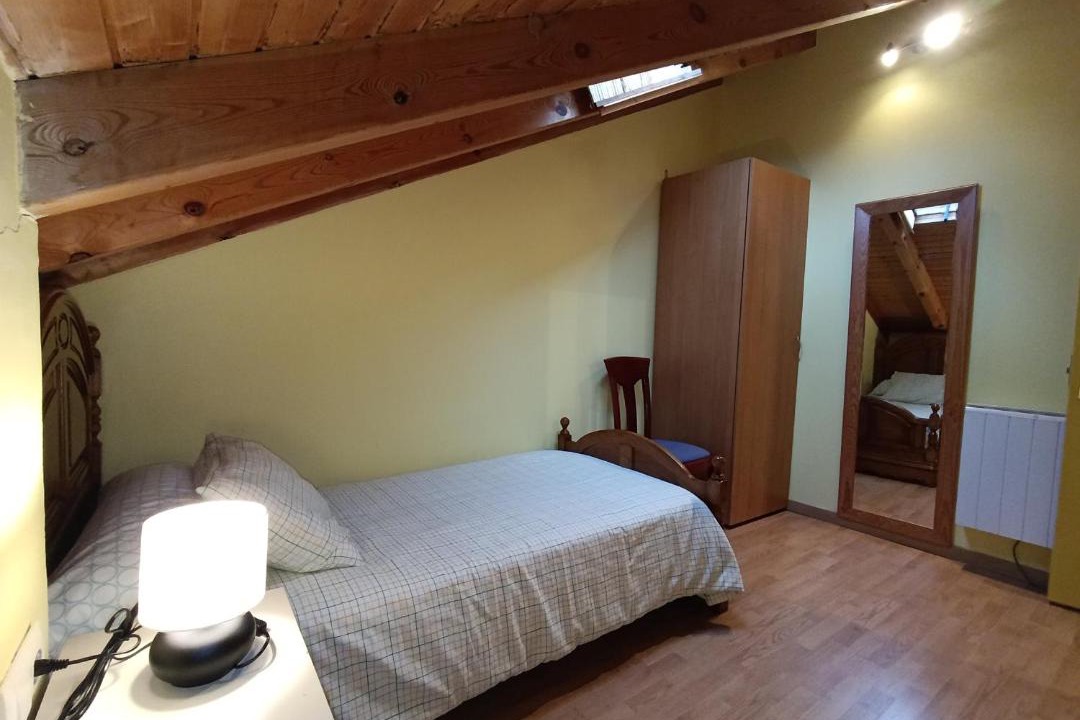 Photo of Bedroom in Parres
