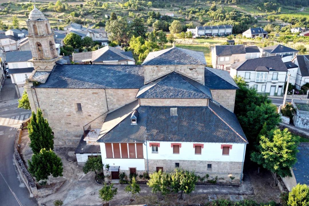 Photo of Buildings in Larouco